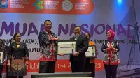 Kementerian Kesehatan (Kemenkes) melalui Asosiasi Dinas Kesehatan (Adinkes) memberikan apresiasi kepada program inovatif PT Satria Bahana Sarana (SBS) dalam upaya penanggulangan wabah Aids, TBC, dan Malaria (ATM). (Ist)