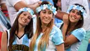 Fans cantik Argentina memberikan dukungan saat timnya berlaga pada ajang basketball  melawan Kroasia di Carioca Arena 1,  Rio de Janeiro, (9/8/2016). (AFP/Andrej Isakovic)