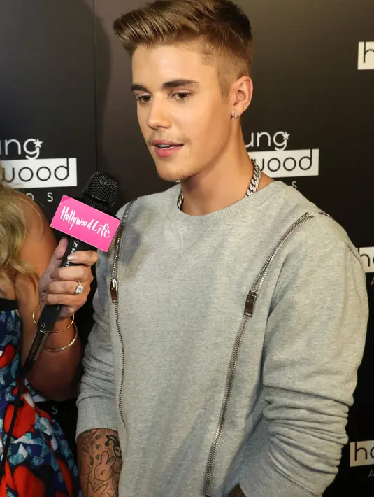 Terkait pertikaian di antara Selena Gomez dan taylor Swift sepertinya tidak menjadi hal yang mengherankan. Namun orang terdekat keduanya belum memberikan keterangan lebih lanjut. (AFP/Bintang.com)