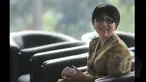 Lurah Gondangdia, Kecamatan Menteng, Jakarta Pusat, Susan Jasmine Zulkilfi  menyambangi Gedung Komisi Pemberantasan Korupsi (KPK), Jakarta, Selasa (27/1/2015). (Liputan6.com/Herman Zakharia)