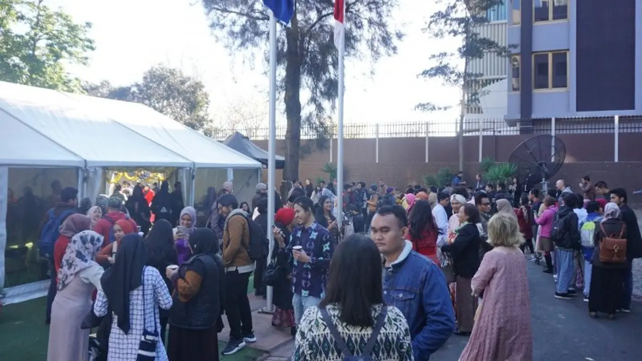 Acara halal bihalal Idul Fitri 1440 H di halaman depan KJRI Melbourne di Australia pada Sabtu (8/6/2019). (ANTARA Foto/HO/KJRI Melbourne/Yuni)