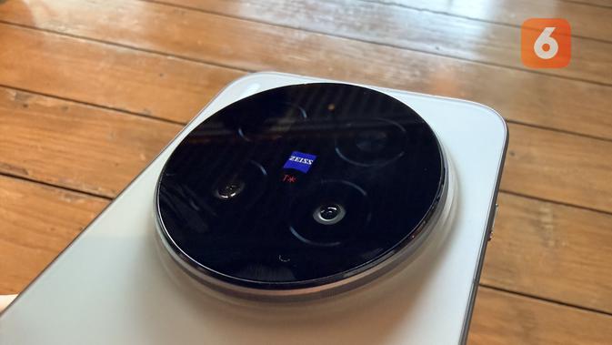 <p>Vivo X300 dan X300 Pro siap debut di Indonesia. (Liputan6.com/ Yuslianson)</p>