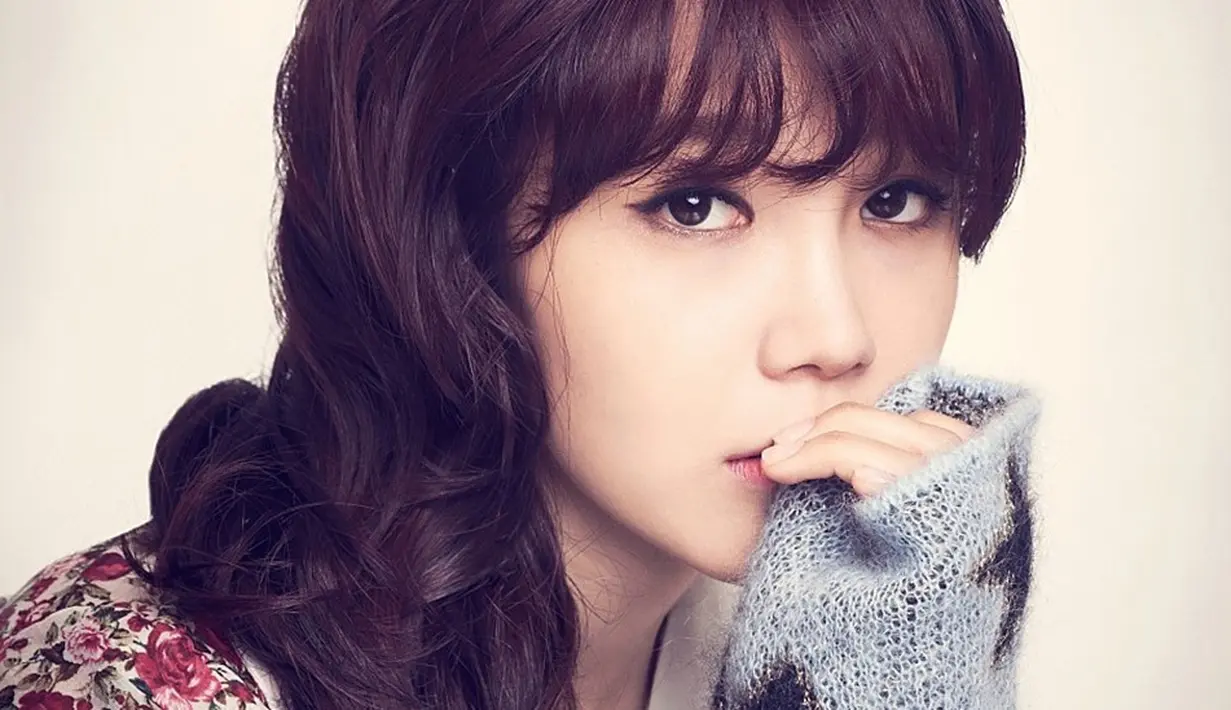 Baru-baru ini, Eunji Apink berharap agar peristiwa yang menimpa Jonghyun dapat membuat industri Korea menjadi tempat yang sehat. (foto: koreaboo.com)