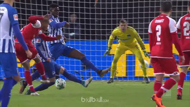 Mainz mengakhiri tiga laga terakhir tanpa kemenangan dengan menaklukkan Hertha Berlin 2-0 dalam lanjutan Liga Jerman. Robin Quaiso...