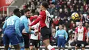 Proses terjadinya gol oleh striker Arsenal, Olivier Giroud, ke gawang Southampton pada laga Premier League di Stadion St Mary's, Minggu (10/12/2017). Arsenal bermain imbang 1-1 dengan Southampton. (AP/Adam Davy)