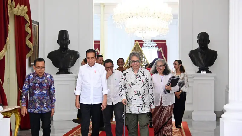 Presiden Joko Widodo atau Jokowi menerima seniman Butet Kartaredjasa di Istana Merdeka, Jakarta pada, Kamis (3/8/2023).
