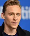 ilm Crimson Peak yang baru saja rilis 16 Oktober 2015 lalu. Film yang dibintangi oleh Tom Hiddleston ini menyuguhkan kisah horor berbalut gotik dan fantasi. (AFP/Bintang.com)
