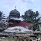 Masjid Raya Nagari Kajai hancur akibat gempa yang terjadi pada Jumat 25 Februari 2022. (Liputan6.com/ Novia Harlina)