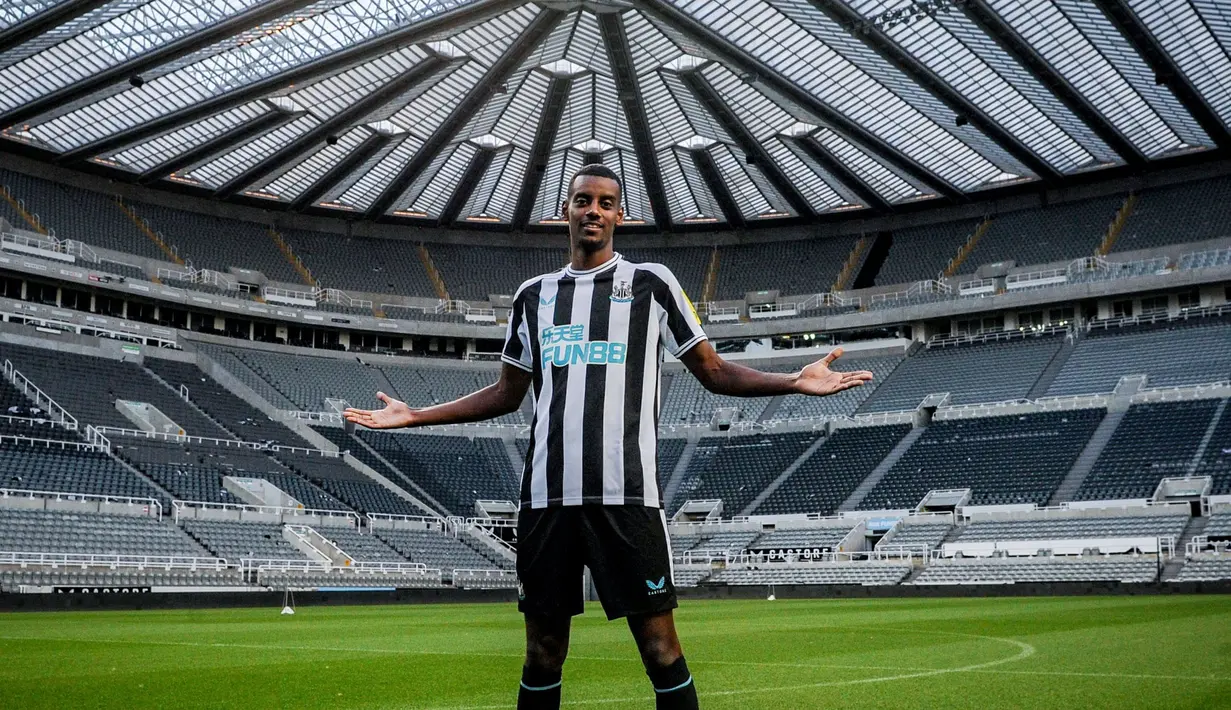 Kiprahnya mencuri perhatian lantaran tampil apik di lini serang Real Sociedad dan tampil menawan bersama timnas Swedia pada turnamen EURO 2020 lalu. (Twitter Newcastle United)