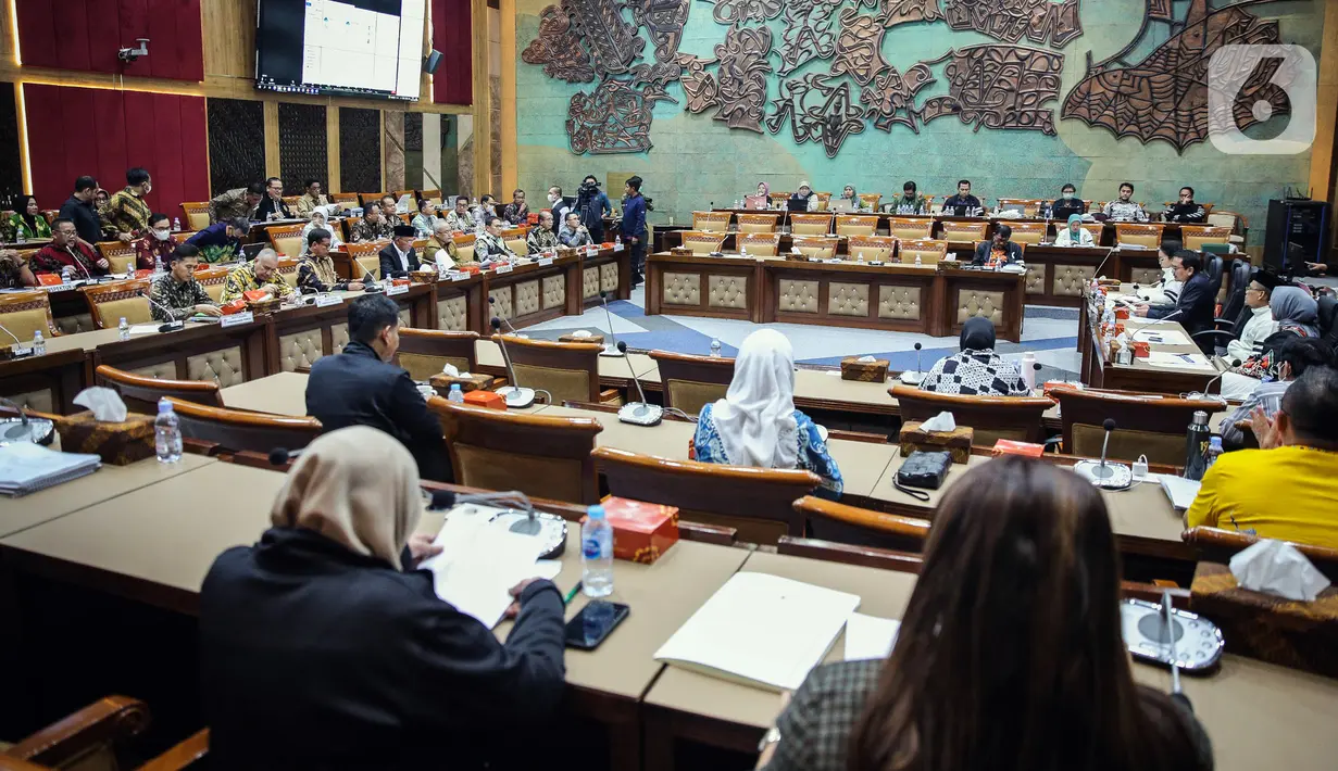 Rapat kerja tersebut fokus membahas terkait Piala Dunia U-20 dimana FIFA telah membatalkan drawing yang seharusnya digelar pada 31 Maret 2023 mendatang. (Liputan6.com/Faizal Fanani)