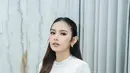 Tampilan Mahalini makin terlihat menawan dengan rambut panjangnya yang di-half updo [@mahaliniraharja]