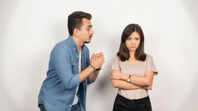 Ketika Pendapat Berbeda, Jangan Langsung Bertengkar! Begini Cara Mengatasinya (Foto dok : Freepik/azerbaijan_stockers)