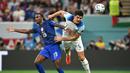 Harry Maguire tampil cemerlang bersama Inggris meski pada musim ini sering dicadangkan oleh Erik Ten Haag saat di Manchester United. Ia tercatat tampil sebanyak 5 laga di Piala Dunia 2022 dengan membuat 430 menit bermain. Sayangnya, Inggris harus tersingkir dari perhelatan akbar empat tahunan itu setelah kalah dari Prancis pada babak perempat final. (AFP/Paul Ellis)