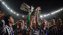 Juventus berhasil menjuarai Piala Super Italia 2015 setelah mengalahkan Lazio dengan skor akhir 2-0 di Stadion Shanghai, Tiongkok. Sabtu (8/8/2015). (AFP Photo/Johanne Eisele)