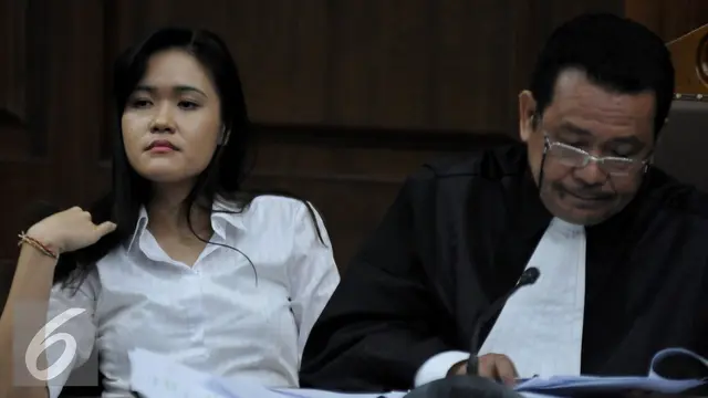 20160815- Ekspresi Jessica Saat Mendengar keterangan Saksi Ahli Psikologi-Jakarta- Johan Tallo