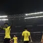 Gelandang Malaysia, Mohamadou Sumareh, merayakan gol yang dicetaknya ke gawang Timnas Indonesia pada laga Kualifikasi Piala Dunia 2022 di SUGBK, Jakarta, Kamis (5/9). Indonesia kalah 2-3 dari Malaysia. (Bola.com/Vitalis Yogi Trisna)