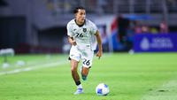 Pemain Timnas Indonesia,&nbsp;Miliano Jonathans, saat melawan Timnas Lebanon dalam laga FIFA Matchday 2025 di Stadion Gelora Bung Tomo, Surabaya, Senin (8/9/2025). (Bola.com/Abdul Aziz)