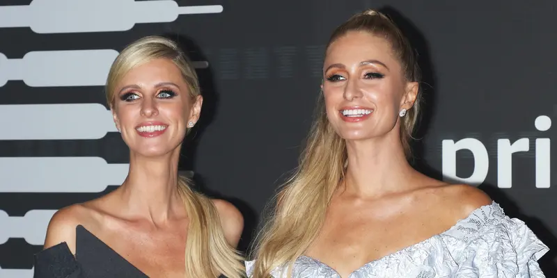 Adu Cantik Paris Hilton dan Adiknya di NYFW 2019