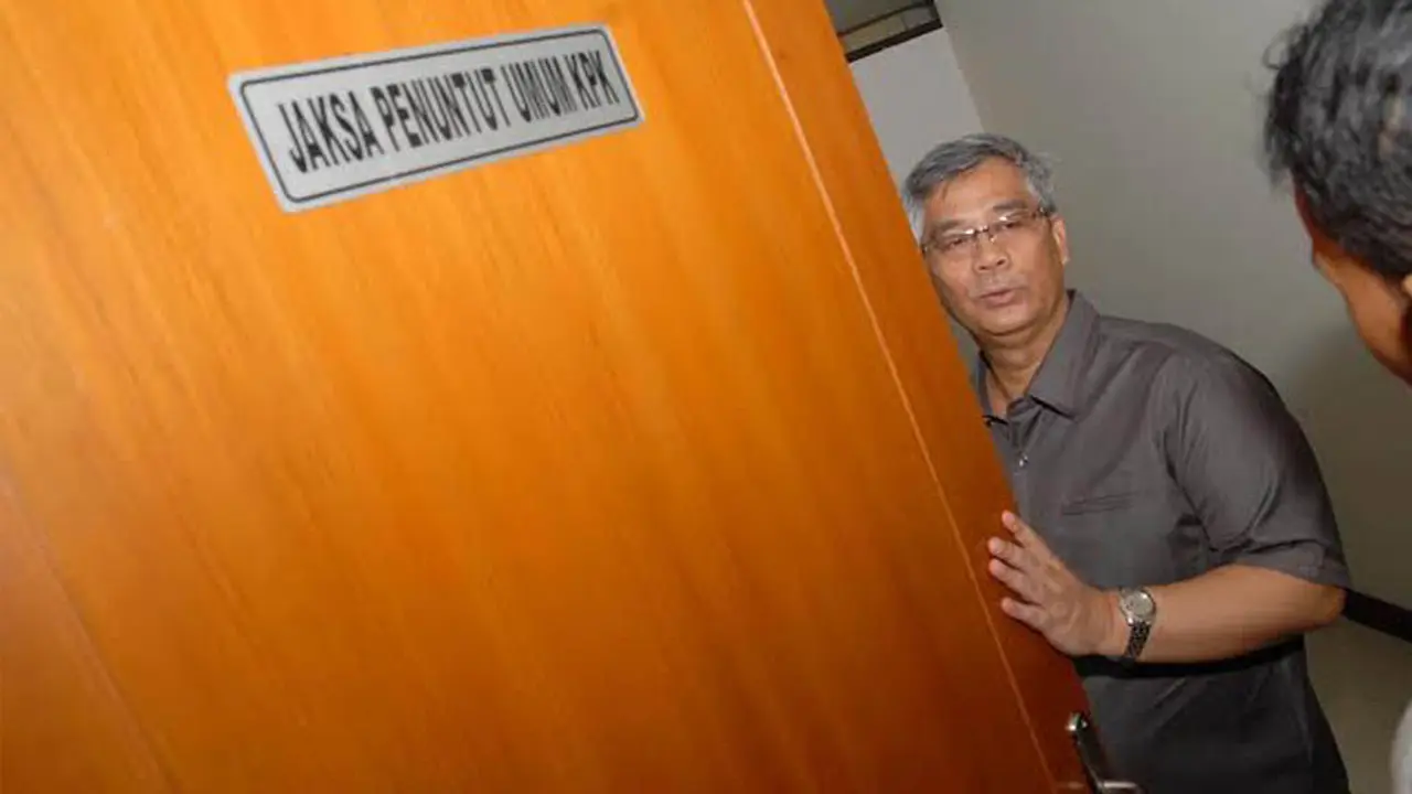 Akil Mochtar Tantang Hakim Jatuhkan Vonis Mati 