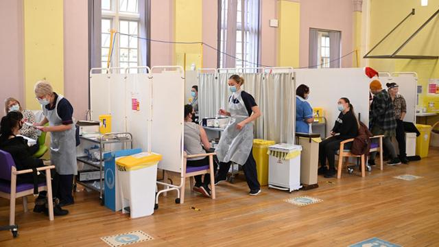 FOTO: Inggris Pecah Rekor Kasus Harian COVID-19