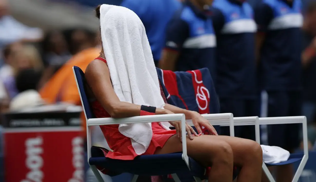 Ekspresi kekecewaan Roberta Vinci setelah kalah dari Flavia Penneta di final AS Terbuka 2015. Minggu (13/9/2015) dini hari WIB. (AFP Photo/Kena Betancur)