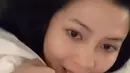 Baru bangun tidur, seperti ini wajah Bella yang terlihat bahagia dan cantik. [Instagram @bellabonita_r.a]
