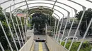 Kondisi jembatan penyeberangan orang (JPO) Jayakarta di kawasan Menteng, Jakarta, Kamis (12/11/2020). Kehadiran JPO tersebut dianggap penting lantaran untuk menunjang aktivitas warga setempat. (Liputan6.com/Faizal Fanani)