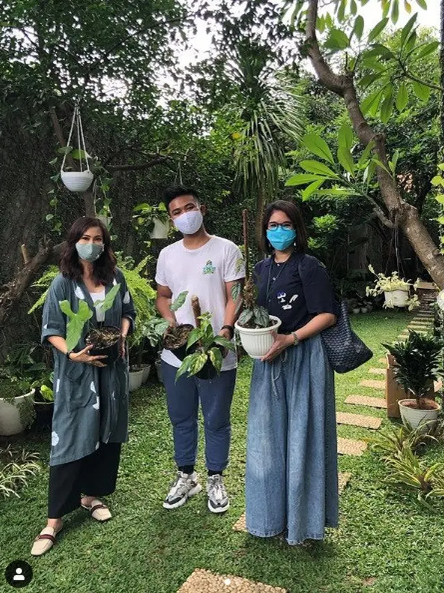 7 Potret Persahabatan Ersa Mayori dan Novita Angie, Kompak Banget