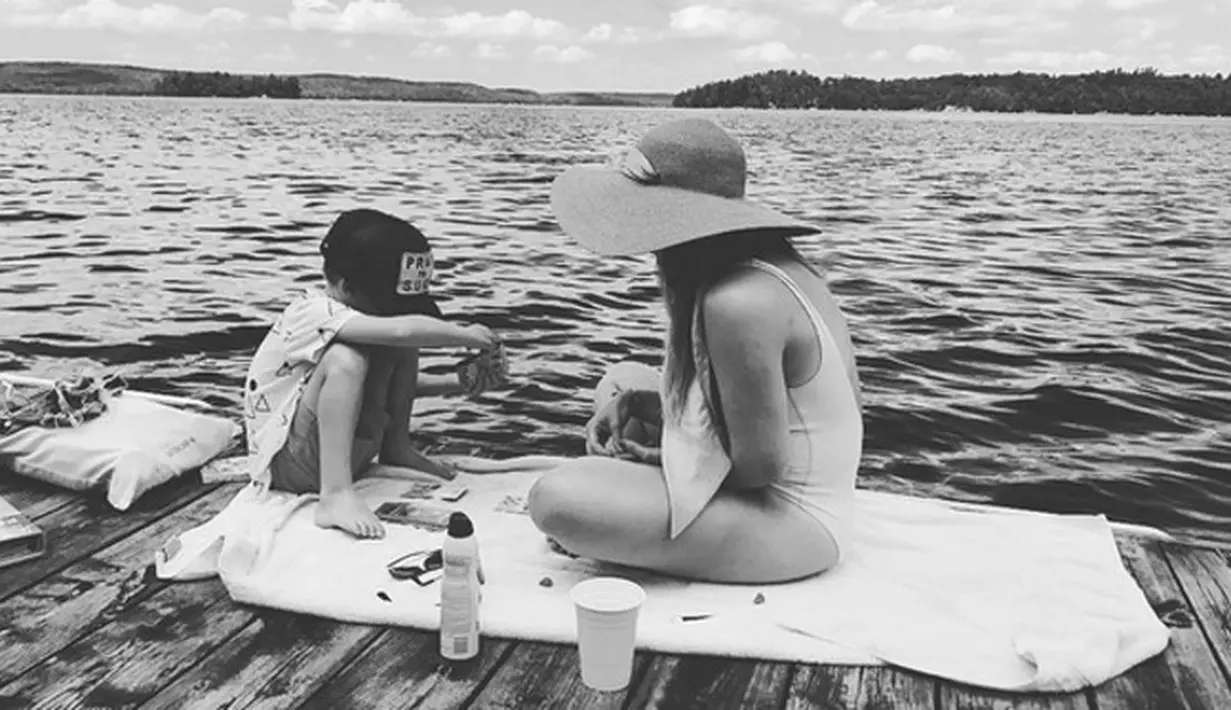 Ketika sedang asik menikmati masa liburan, musibah datang menghampiri Hilary. Rumahnya di kawasan Los Angeles berhasil dibobol maling pada Kamis (20/7/2017) lalu. Hal ini tentu saja menjadi perhatian publik. (Instagram/hilaryduff)