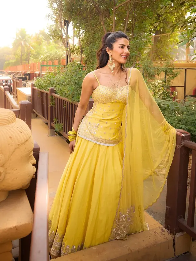 6 Potret Penampilan Priyanka Chopra di Rangkaian Pernikahan Sang Adik, Memukau