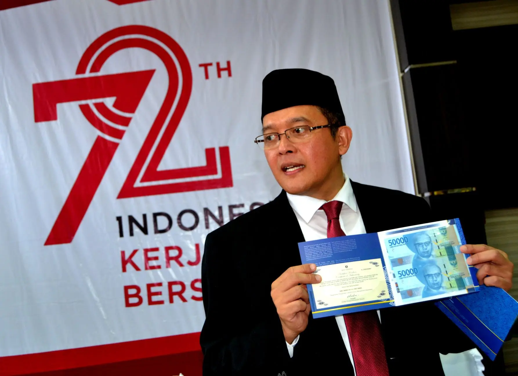 Bank Indonesia memberikan kado Hari Kemerdekaan 17 Agustus tahun 2017 dengan merilis seri uang bersambung untuk para kolektor (Liputan6.com/Yuliardi Hardjo)