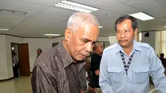 Terdakwa kasus dugaan suap proyek rekonstruksi tanggul laut, Kabupaten Biak Numfor, Papua, Yesaya Sombuk di Pengadilan Tipikor, Jakarta, Senin (13/10/2014) (Liputan6.com/Miftahul Hayat)