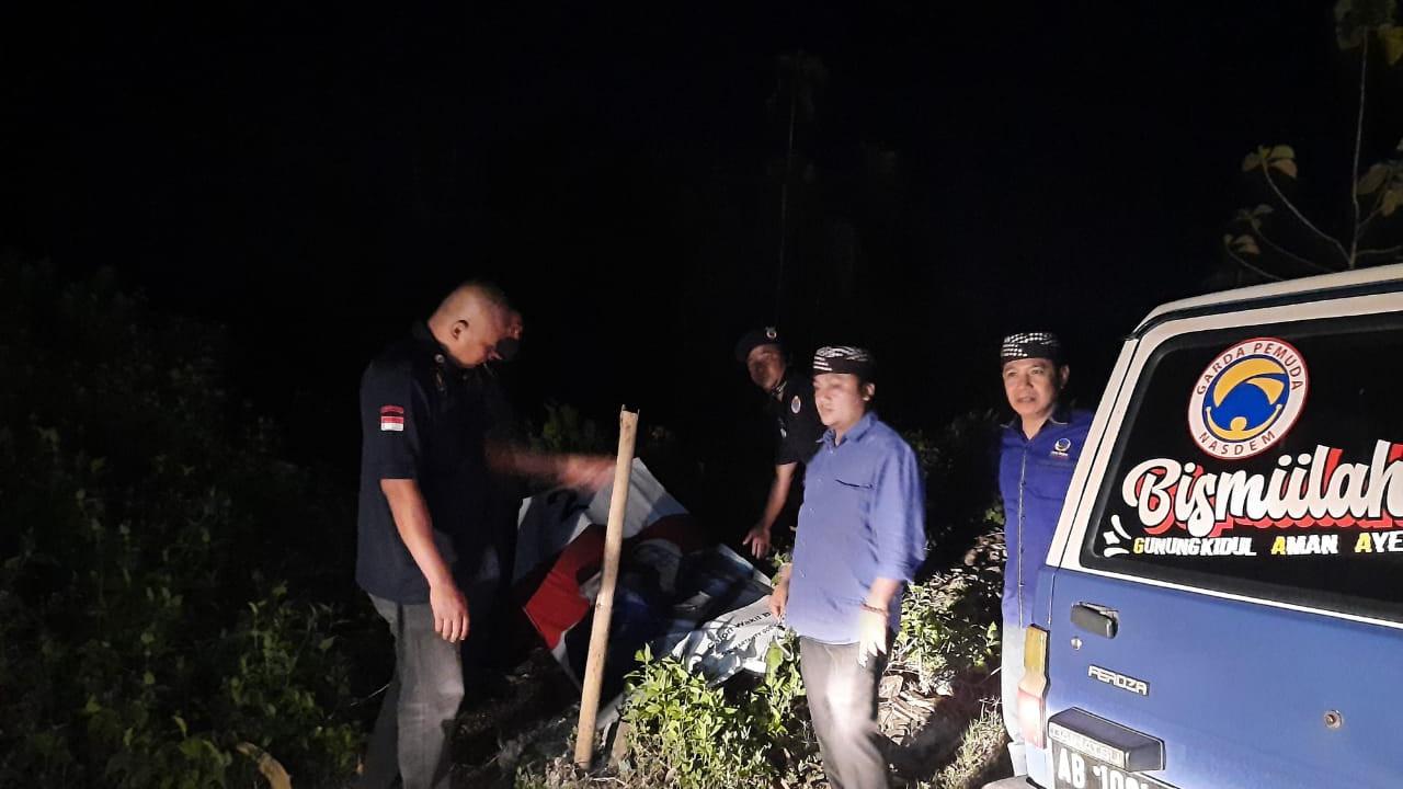 Diduga ada unsur kesengajaan dalam kerusakan APK salah satu paslon kontestan Pilkada Gunungkidul. (Foto: Liputan6.com/Hendro Ary Wibowo)