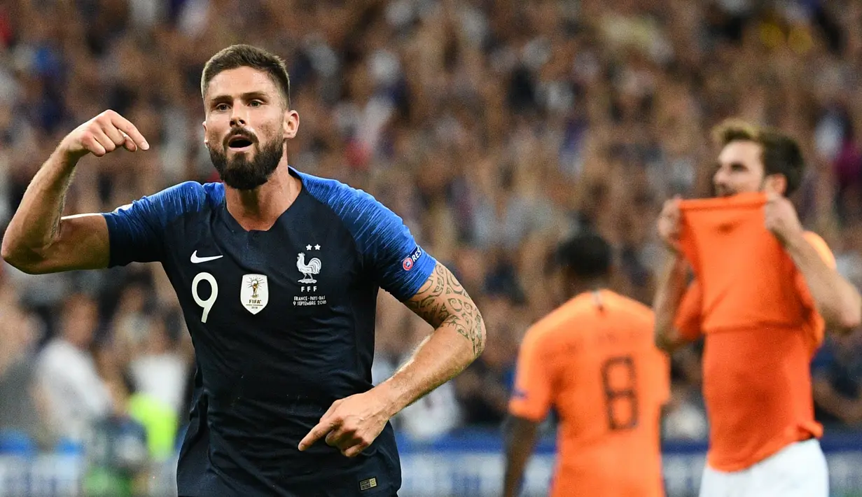 Striker Prancis, Olivier Giroud, merayakan gol yang dicetaknya ke gawang Prancis pada laga UEFA Nations League di Stade de France, Paris, Minggu (9/9/2018). Prancis menang 2-1 atas Belanda. (AFP/Franck Fife)