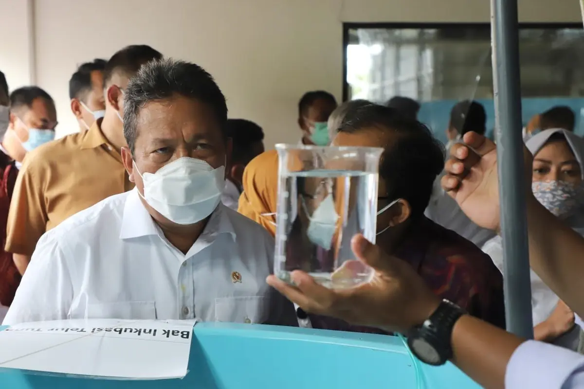 Menteri Kelautan dan Perikanan Sakti Wahyu Trenggono melakukan kunjungan ke Balai Besar Riset Budidaya Laut dan Penyuluhan Perikanan (BBRBLPP) di Kabupaten Buleleng, Bali. (Dok KKP)