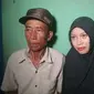 Kakek Badu dan Ika Nurjanah saat ditemui di kebunnya.(Liputan6.com/Ahmad Akbar Fua)