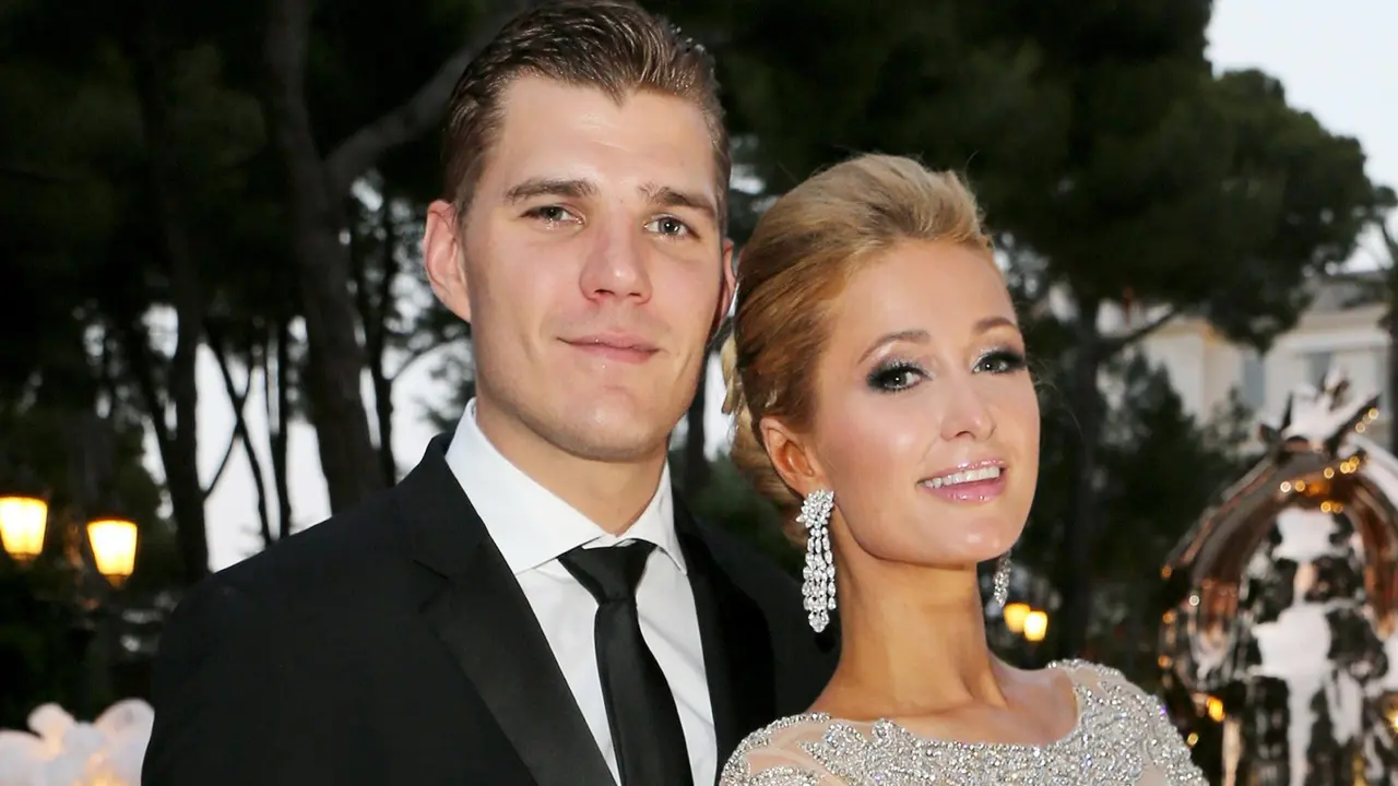 Paris Hilton dan Chris Zylka