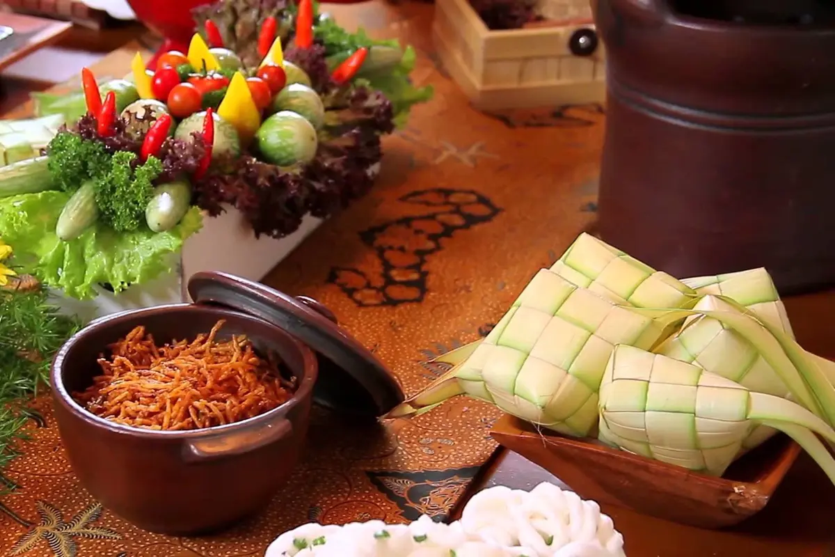 [Bintang] Persiapan Lebaran, Ini 5 Makanan yang Wajib Ada di Meja Makan