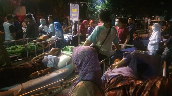 RSUD Kota Tangerang Kebakaran, Rarusan Pasien Diungsikan (Liputan6.com/Pramitha)