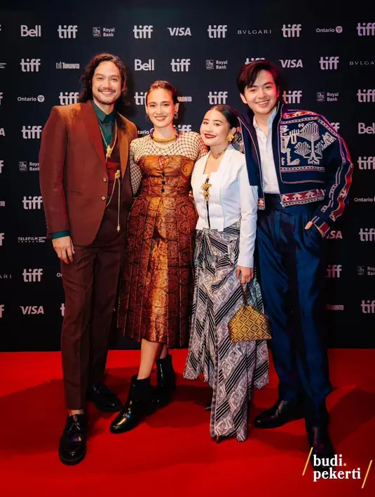 Sebagai pemeran dalam film tersebut, Prilly tentu ikut hadir melihat pemutaran perdana filmnya yang digelar pada Sabtu, 9 September lalu.  [Instagram/@filmbudipekerti]