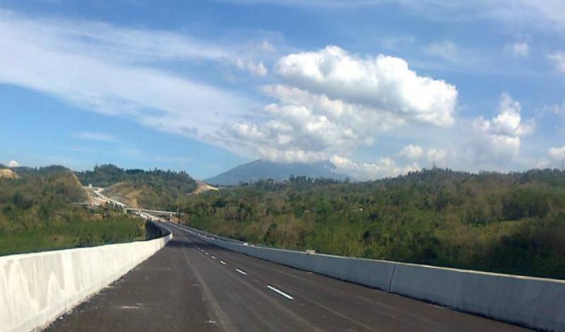 Jembatan Susukan yang memiliki panjang sekitar 500 meter juga sering jadi obyek swafoto. (foto : Liputan6.com / edhie prayitno ige)