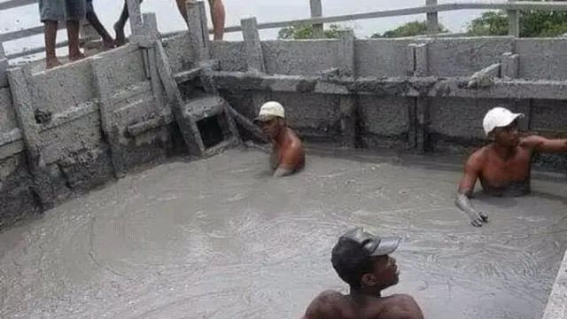 6 Tingkah Absurd Cowok Berendam Karena Kepanasan, Bikin Ngakak