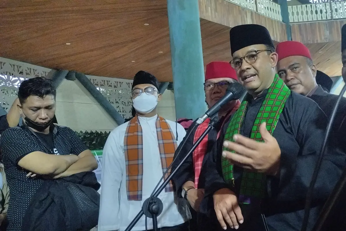 Gubernur DKI Jakarta Anies Baswedan meresmikan perubahan 22 nama jalan di Jakarta. Sejumlah tokoh Betawi digunakan sebagai nama jalan tersebut, mulai dari komedian Mpok Nori hingga Haji Bokir. (Liputan6.com/Winda Nelfira)
