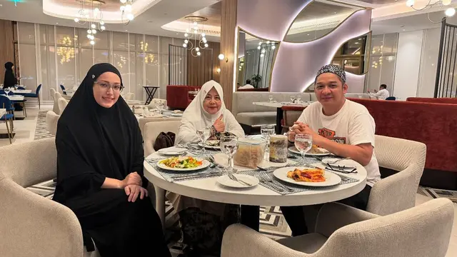 Potret Pasha Ungu dan Adelia Jalani Ibadah Haji 2025