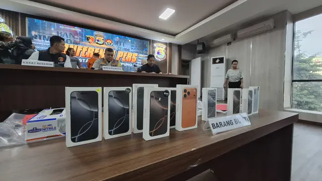 barang bukti 15 unit iphone 17 yang dicuri di Lampung