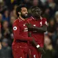 Dua pemain Liverpool, Sadio Mane (kanan) dan Mohamed Salah melakukan selebrasi usai mencetak gol ke gawang Huddersfield Town, pada pertandingan di Stadion Anfield, Sabtu (27/4/2019) dini hari WIB.  (AFP / Oli Scarff)