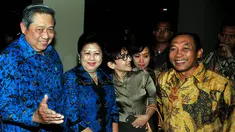 Susilo Bambang Yudhoyono dan Ani Yudhoyono menghadiri acara reuni Akmil angkatan 1973 di Jakarta, Jumat (7/11/2014). (Liputan6.com/Johan Tallo) 
