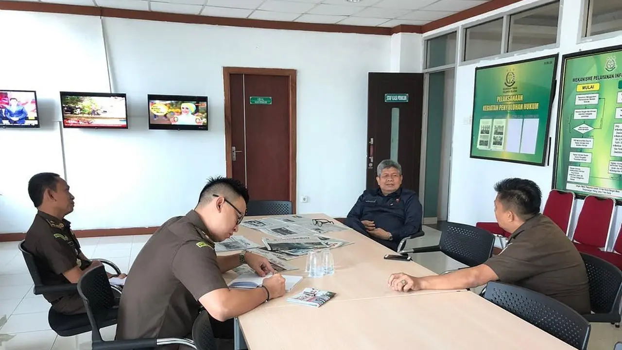 Kepala Kejati Sulsel, Firdaus Dewilmar mengevaluasi sejumlah penanganan perkara korupsi oleh jajarannya (Liputan6.com/ Eka Hakim)
