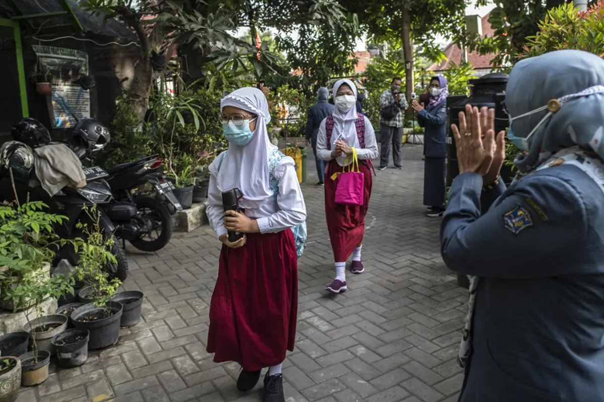 FOTO: Pemberlakuan Pembelajaran Tatap Muka di Surabaya