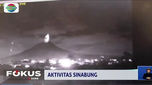 Aktivitas Sinabung berhasil terekam kamera pengawas PVMBG. Tercatat ada dua kali aktivitas erupsi terjadi.